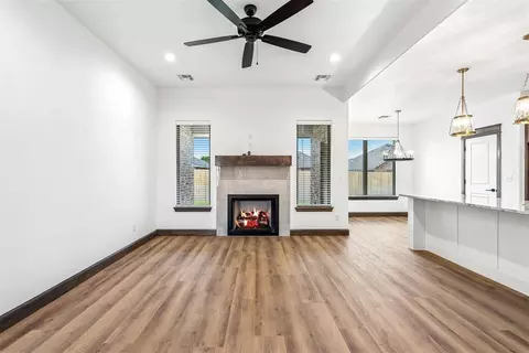 Living - 209 NW Pine Ave, Cache, OK 73527 photo 2 of 3