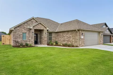 Exterior - 209 NW Pine Ave, Cache, OK 73527 photo 2 of 9
