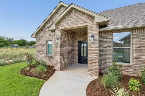 Exterior - 209 NW Pine Ave, Cache, OK 73527 photo 5 of 9