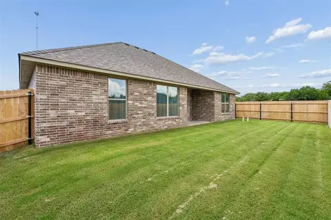 Exterior - 209 NW Pine Ave, Cache, OK 73527 photo 8 of 9