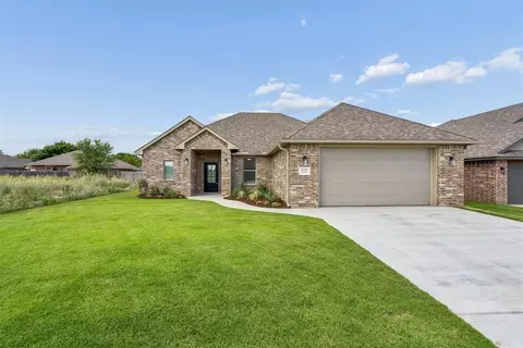 Exterior - 209 NW Pine Ave, Cache, OK 73527 photo 3 of 9