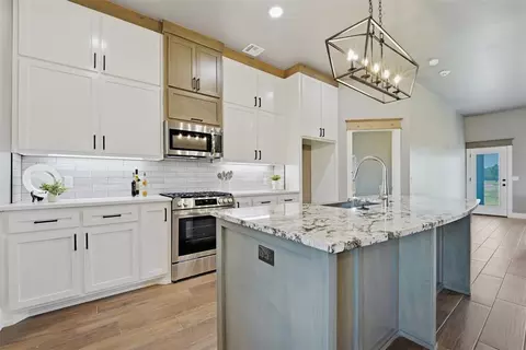 Kitchen - 1109 Bridgeview Ln, Tuttle, OK 73089 photo 2 of 4