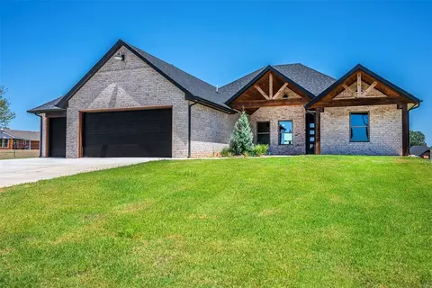 Exterior - 1109 Bridgeview Ln, Tuttle, OK 73089 photo 1 of 6
