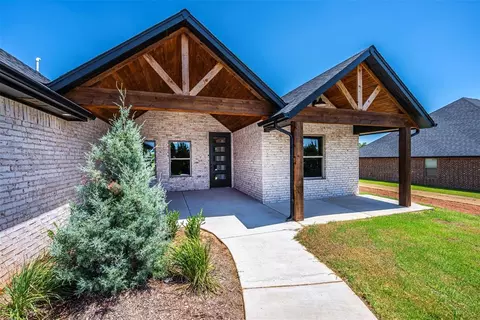 Exterior - 1109 Bridgeview Ln, Tuttle, OK 73089 photo 2 of 6