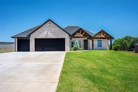 Exterior - 1109 Bridgeview Ln, Tuttle, OK 73089 photo 3 of 6