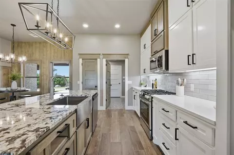Kitchen - 1109 Bridgeview Ln, Tuttle, OK 73089 photo 3 of 4