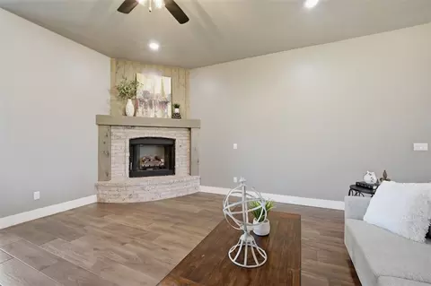 Living - 1109 Bridgeview Ln, Tuttle, OK 73089 photo 4 of 4