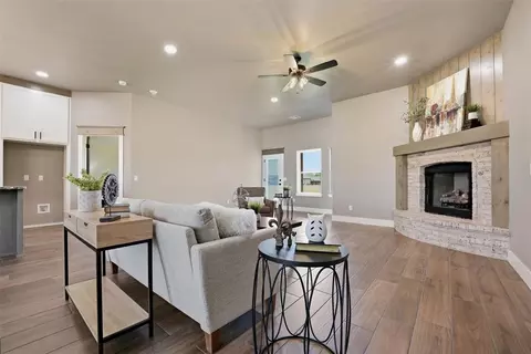 Living - 1109 Bridgeview Ln, Tuttle, OK 73089 photo 1 of 4