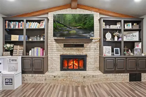 Living - 319 Cameron Dr, Altus, OK 73521 photo 3 of 3