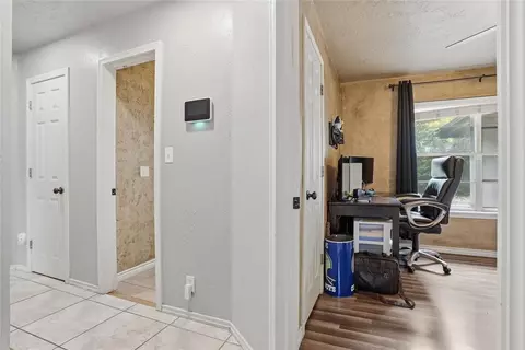 Entry Way - 319 Cameron Dr, Altus, OK 73521 photo 4 of 4