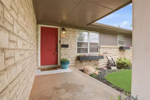 Exterior - 319 Cameron Dr, Altus, OK 73521 photo 3 of 5