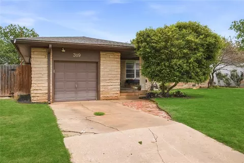 Exterior - 319 Cameron Dr, Altus, OK 73521 photo 2 of 5