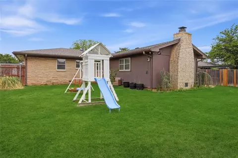 Exterior - 319 Cameron Dr, Altus, OK 73521 photo 5 of 5