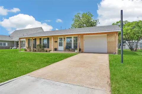 Exterior - 1701 Monroe St, Altus, OK 73521 photo 4 of 8