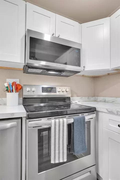Kitchen - 1701 Monroe St, Altus, OK 73521 photo 4 of 5