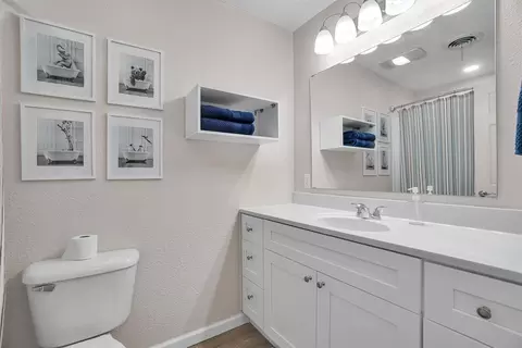 Bath - 1701 Monroe St, Altus, OK 73521 photo 1 of 2