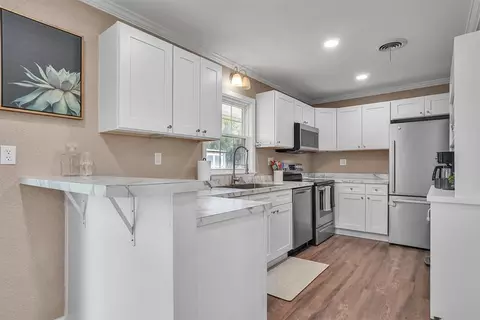 Kitchen - 1701 Monroe St, Altus, OK 73521 photo 1 of 5