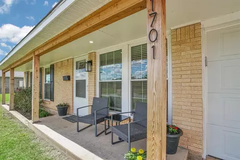 Exterior - 1701 Monroe St, Altus, OK 73521 photo 3 of 8