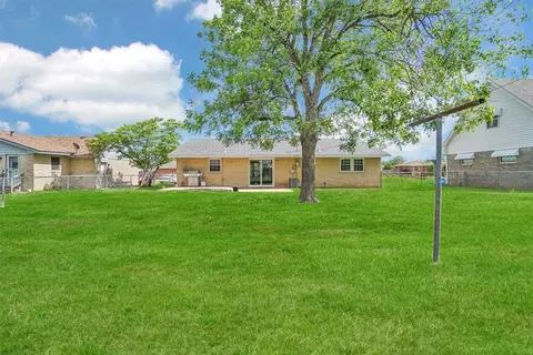 Exterior - 1701 Monroe St, Altus, OK 73521 photo 6 of 8