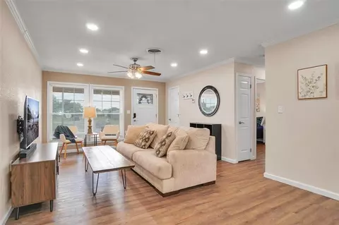 Living - 1701 Monroe St, Altus, OK 73521 photo 1 of 1