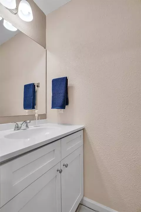 Bath - 1701 Monroe St, Altus, OK 73521 photo 2 of 2