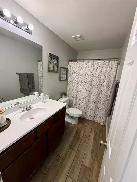Bath - 906 River Run Dr, Noble, OK 73068 photo 7 of 8