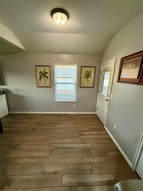 Entry Way - 906 River Run Dr, Noble, OK 73068 photo 4 of 4