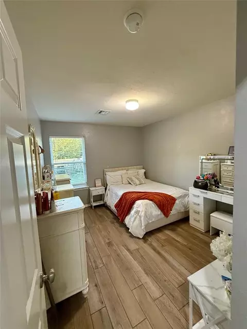 Bedroom - 906 River Run Dr, Noble, OK 73068 photo 5 of 7