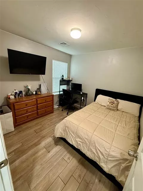 Bedroom - 906 River Run Dr, Noble, OK 73068 photo 4 of 7