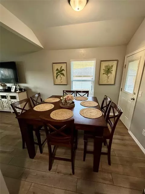 Dining - 906 River Run Dr, Noble, OK 73068 photo 2 of 2
