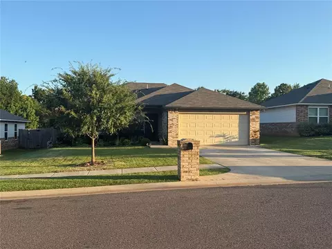 Exterior - 906 River Run Dr, Noble, OK 73068 photo 7 of 8