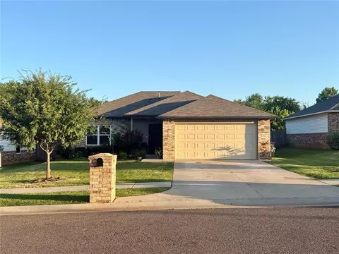 Exterior - 906 River Run Dr, Noble, OK 73068 photo 3 of 8