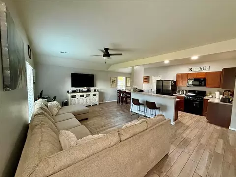 Living - 906 River Run Dr, Noble, OK 73068 photo 1 of 3