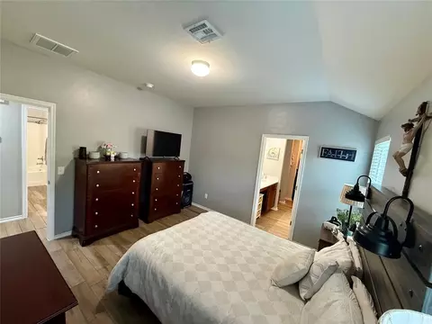 Bedroom - 906 River Run Dr, Noble, OK 73068 photo 3 of 7