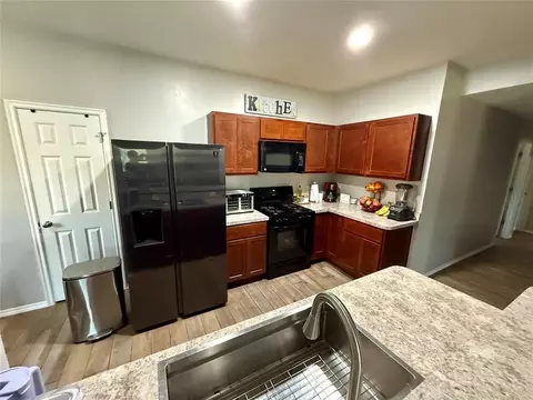 Kitchen - 906 River Run Dr, Noble, OK 73068 photo 3 of 4