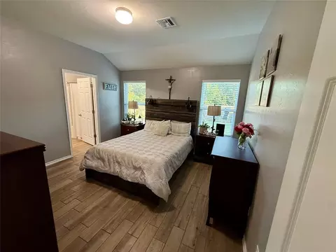 Bedroom - 906 River Run Dr, Noble, OK 73068 photo 2 of 7
