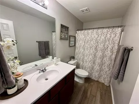 Bath - 906 River Run Dr, Noble, OK 73068 photo 8 of 8
