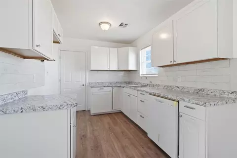 Kitchen - 1072 Elk St, Altus, OK 73521 photo 1 of 4