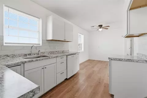 Kitchen - 1072 Elk St, Altus, OK 73521 photo 3 of 4