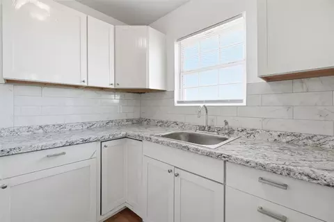 Kitchen - 1072 Elk St, Altus, OK 73521 photo 4 of 4