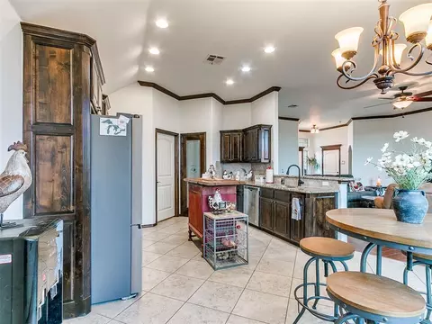 Kitchen - 2008 County Road 1199, Tuttle, OK 73089 photo 2 of 5