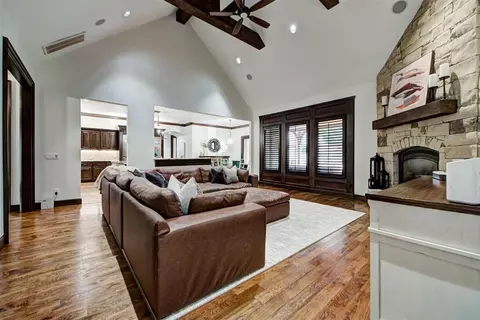 Living - 6716 Oak View Rd, Edmond, OK 73025 photo 3 of 3