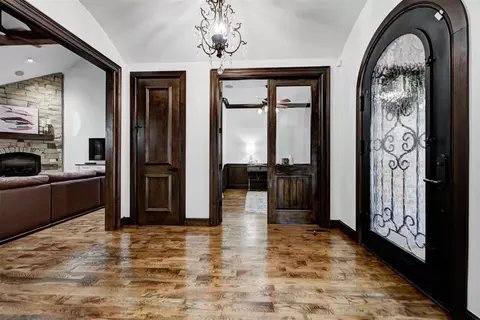 Entry Way - 6716 Oak View Rd, Edmond, OK 73025 photo 2 of 5
