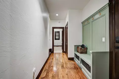 Entry Way - 6716 Oak View Rd, Edmond, OK 73025 photo 4 of 5