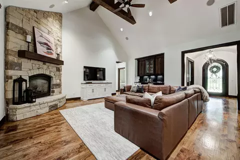 Living - 6716 Oak View Rd, Edmond, OK 73025 photo 1 of 3