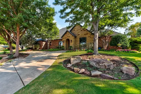 Exterior - 6716 Oak View Rd, Edmond, OK 73025 photo 2 of 5