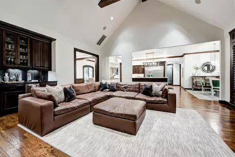 Living - 6716 Oak View Rd, Edmond, OK 73025 photo 2 of 3