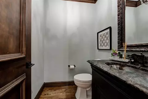 Bath - 6716 Oak View Rd, Edmond, OK 73025 photo 4 of 6