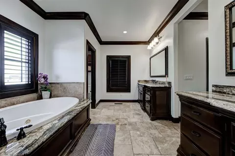 Bath - 6716 Oak View Rd, Edmond, OK 73025 photo 3 of 6