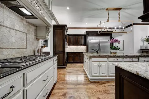 Kitchen - 6716 Oak View Rd, Edmond, OK 73025 photo 5 of 6